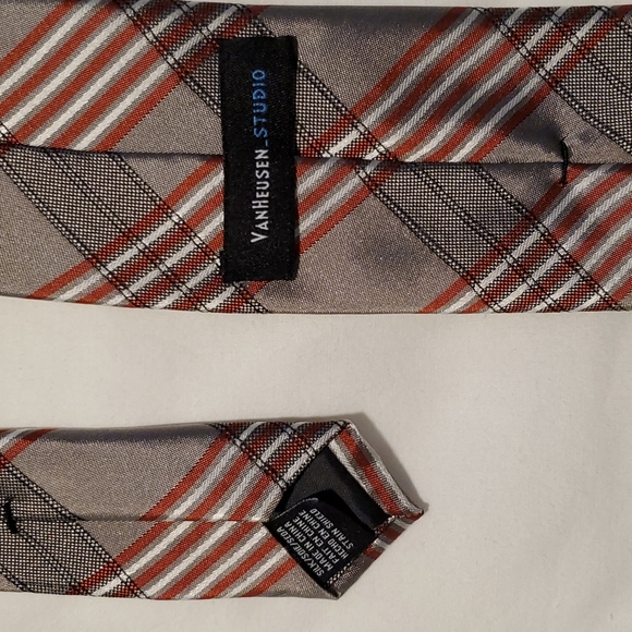 Men's Van Heusen brown with red and white pattern tie - Picture 4 of 5